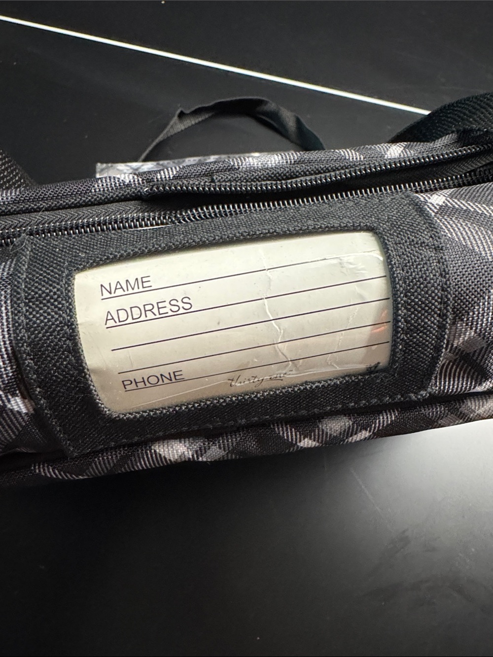 thirty- One Casserole Carry All - Gray and Black Plaid - Like New Condition - Picture 4 of 8
